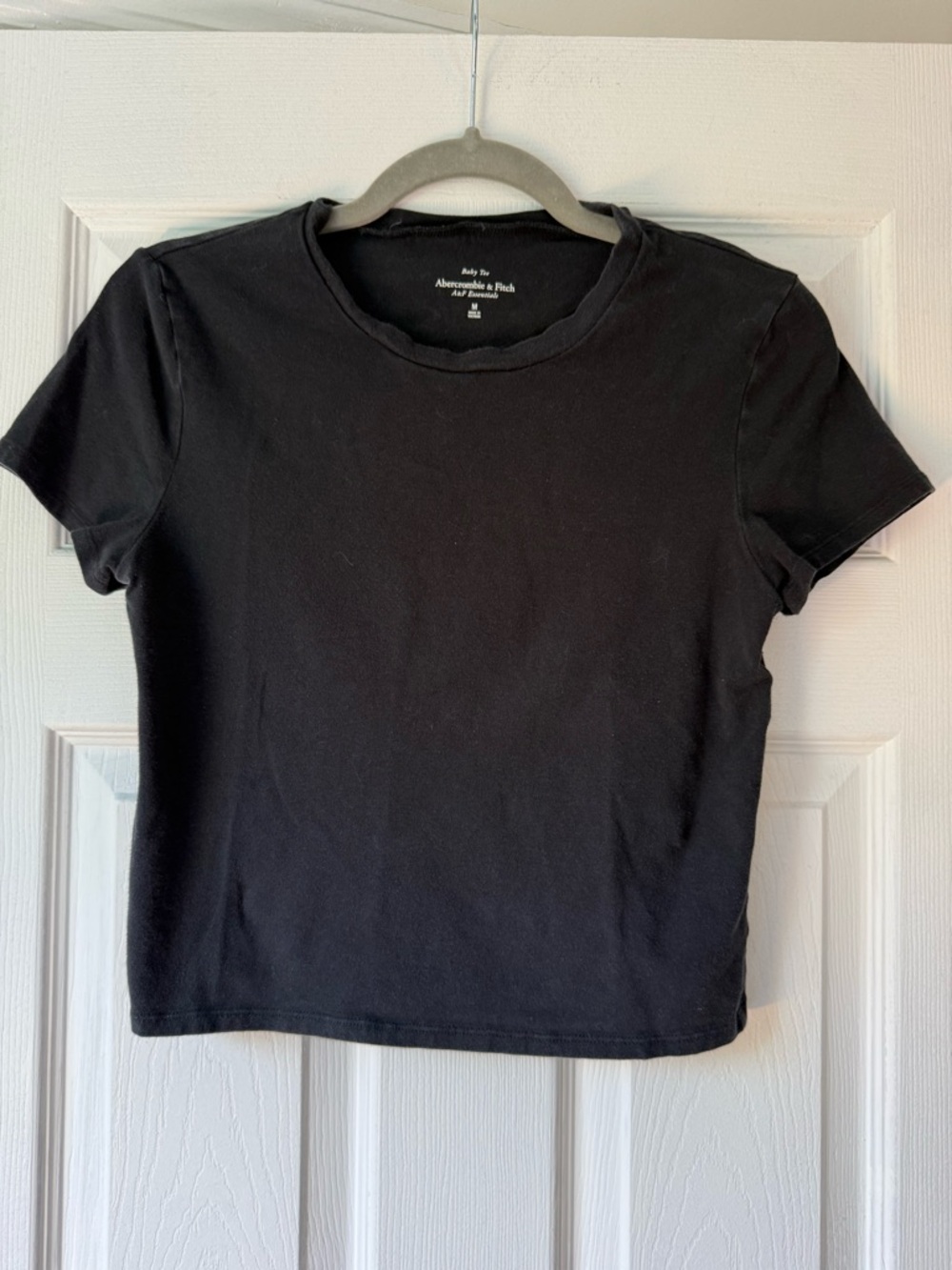 Abercrombie & Fitch Women’s Black Crewneck Baby Tee Size Medium